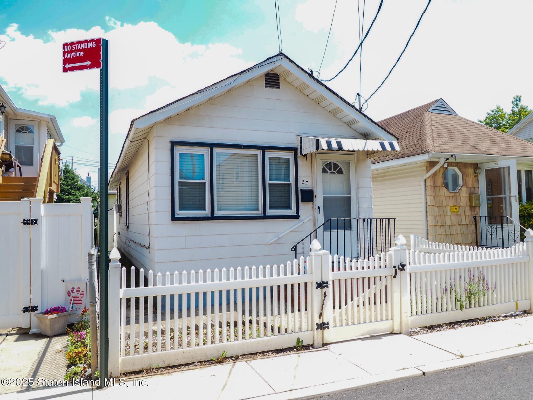 27 Center Place Staten Island, NY 10306 - Photo 3 of 20 P6190711