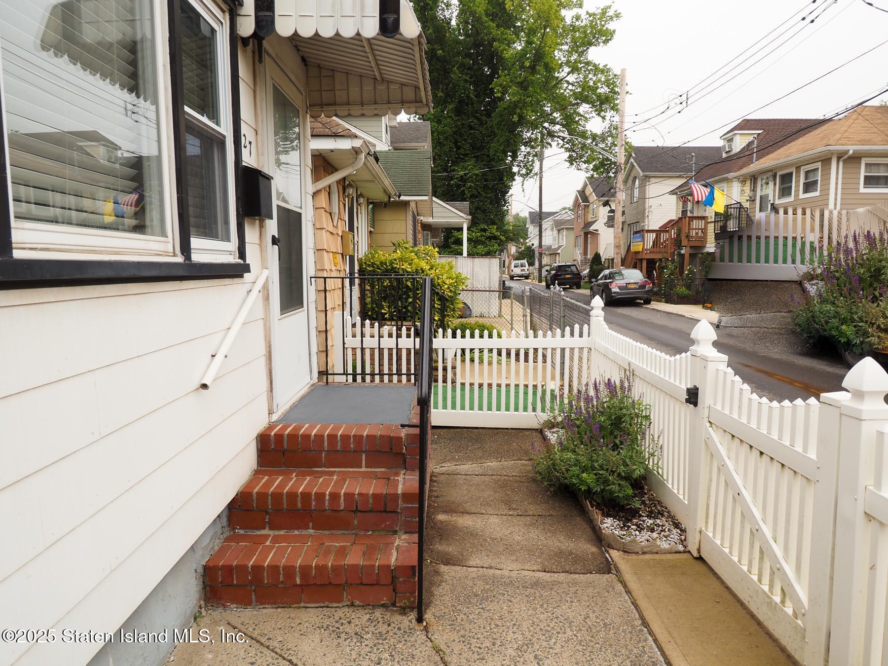 27 Center Place Staten Island, NY 10306 - Photo 4 of 20 P6170536-2