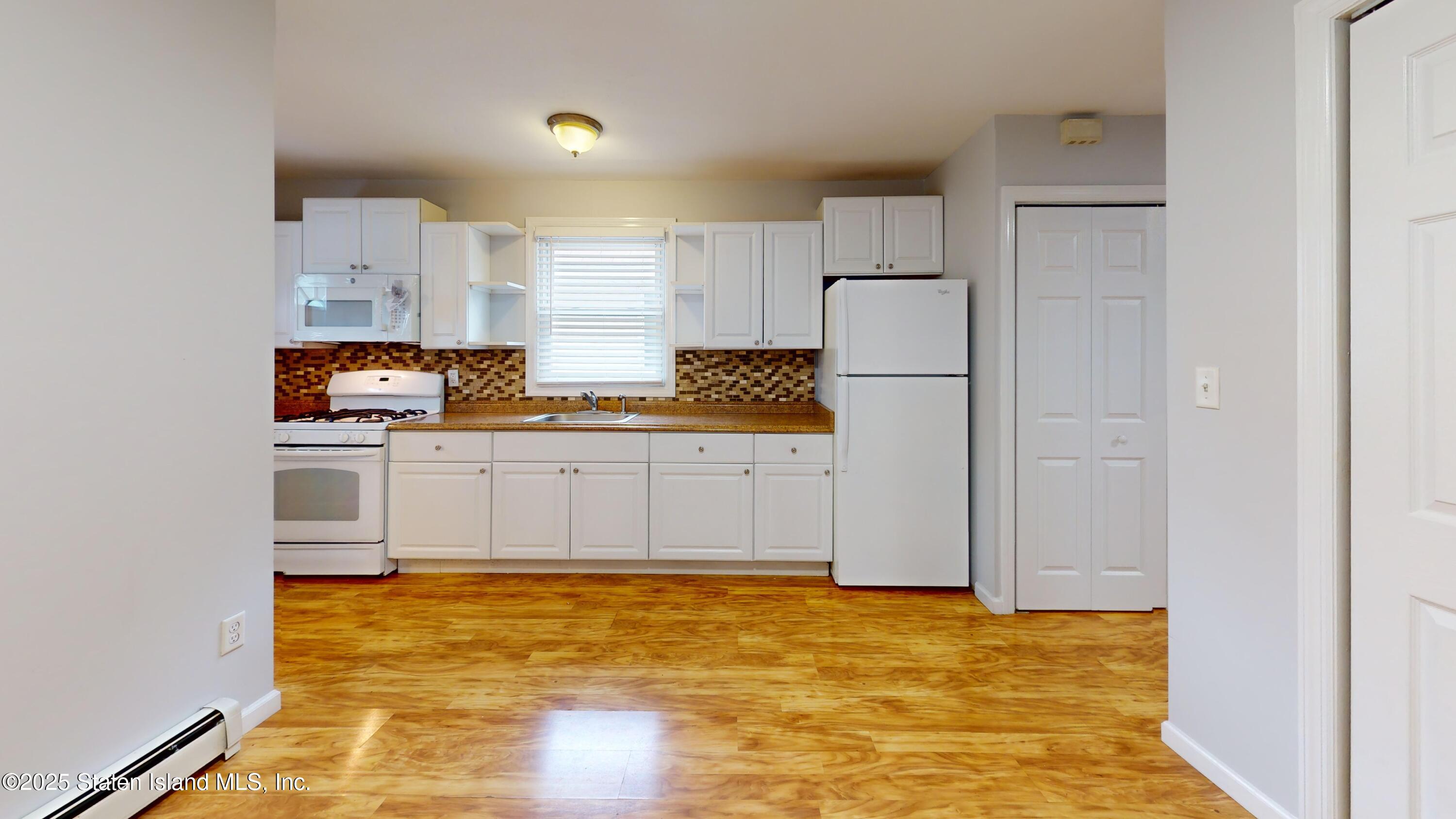 27 Center Place Staten Island, NY 10306 - Photo 9 of 20 27-Center-Place-Kitchen 1