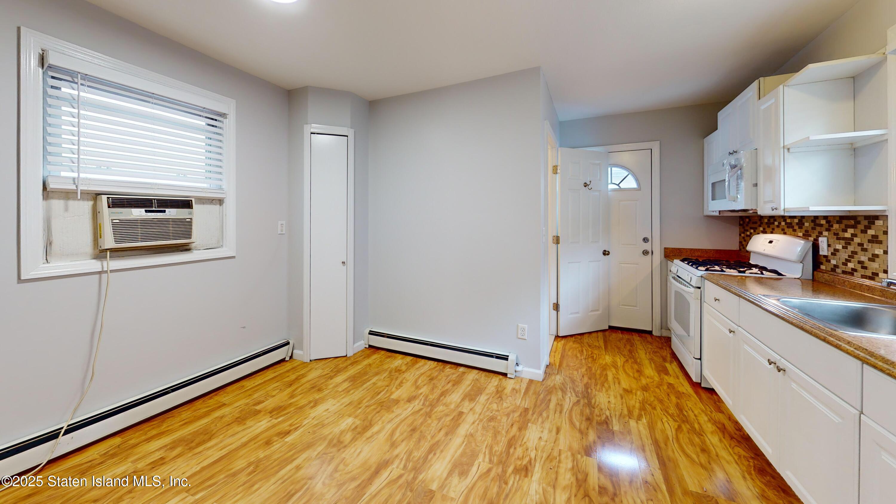 27 Center Place Staten Island, NY 10306 - Photo 10 of 20 27-Center-Place-Kitchen