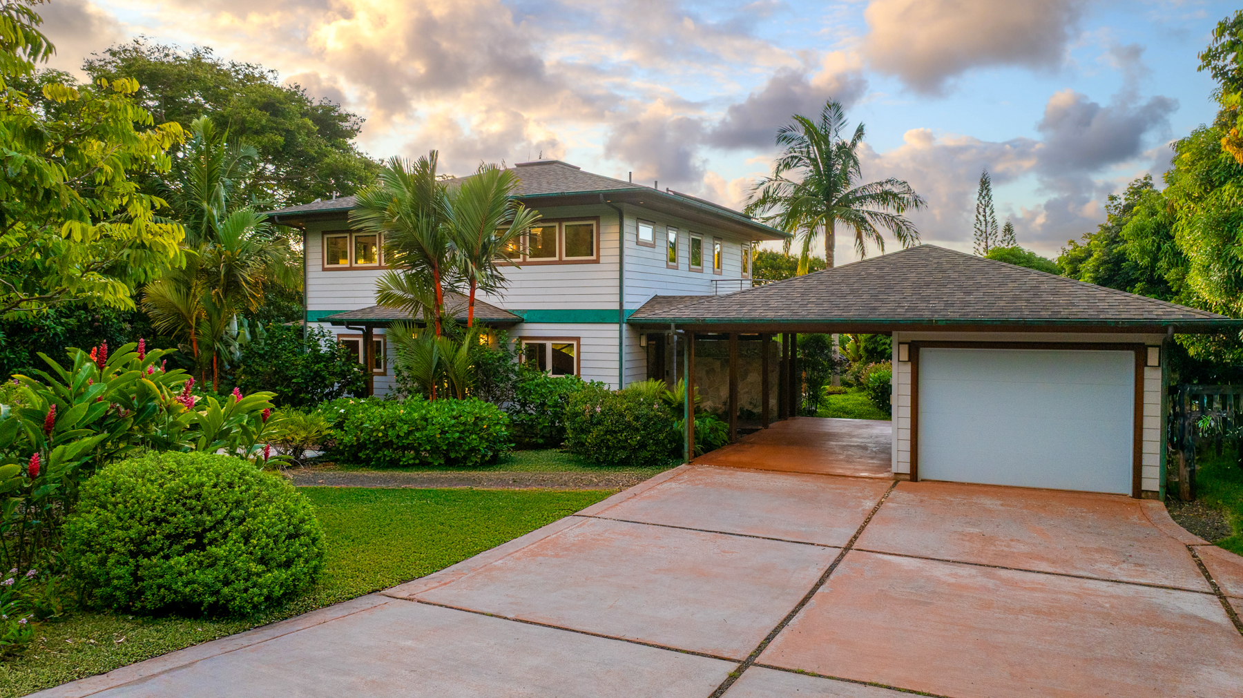 2874 A Kauapea Road Kilauea, HI 96754 - Photo 4 of 30 a front view of a house with a garden and plants