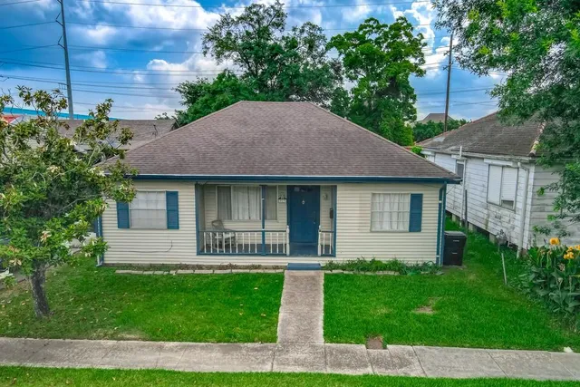 $299,000 | 917 Hickory Avenue, Harahan, LA 70123