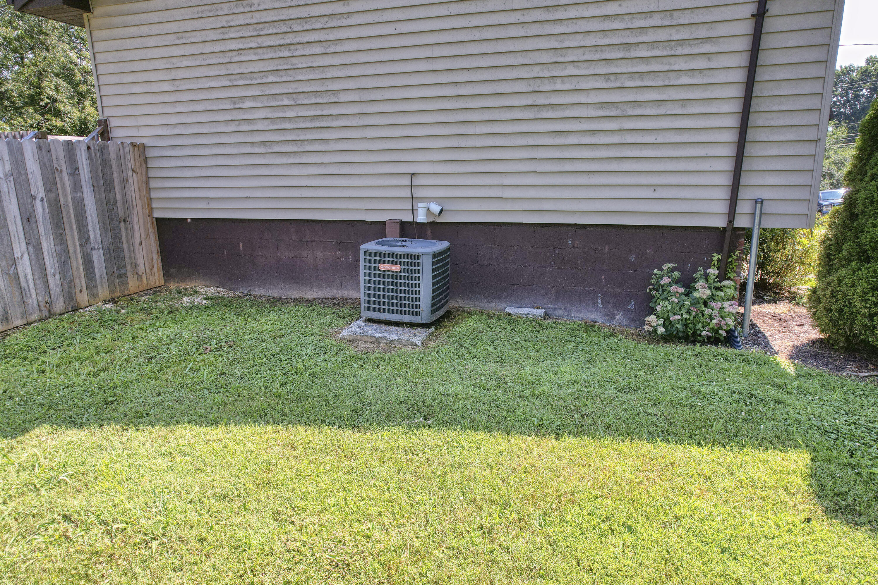 104 Jones Road Erwin, TN 37650 - Photo 3 of 28 Jones_18