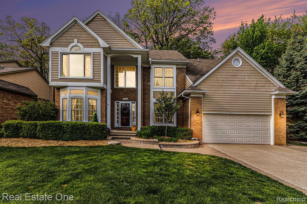 724 Woodfield Way Rochester Hills, MI 48307 - Photo 2 of 27