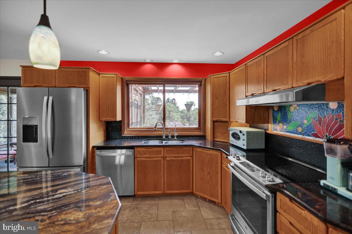 112 Gail Circle Reading, PA 19610 - Photo 9 of 39