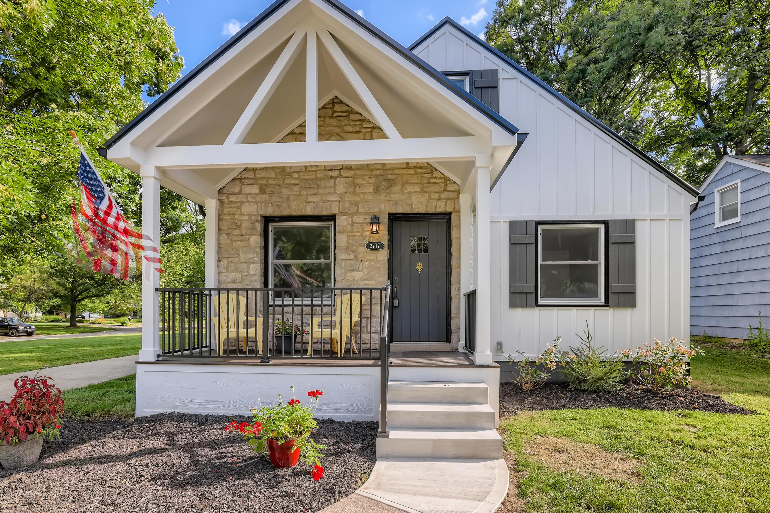 05 Exterior Front Entry
