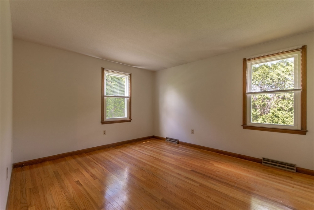 629 River Road Agawam, MA 01001 - Photo 15 of 36