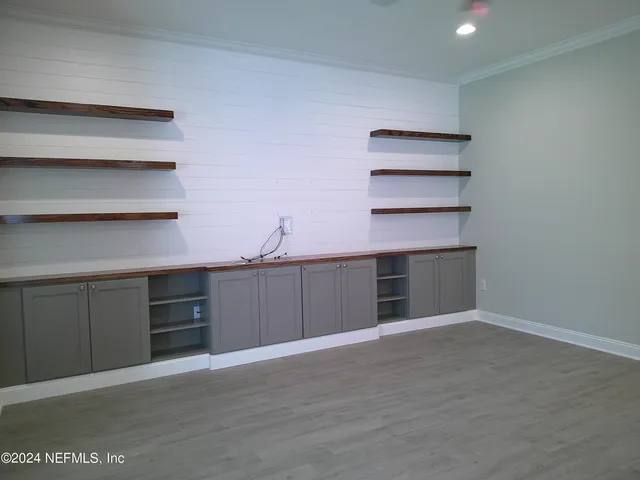 a big room with closet