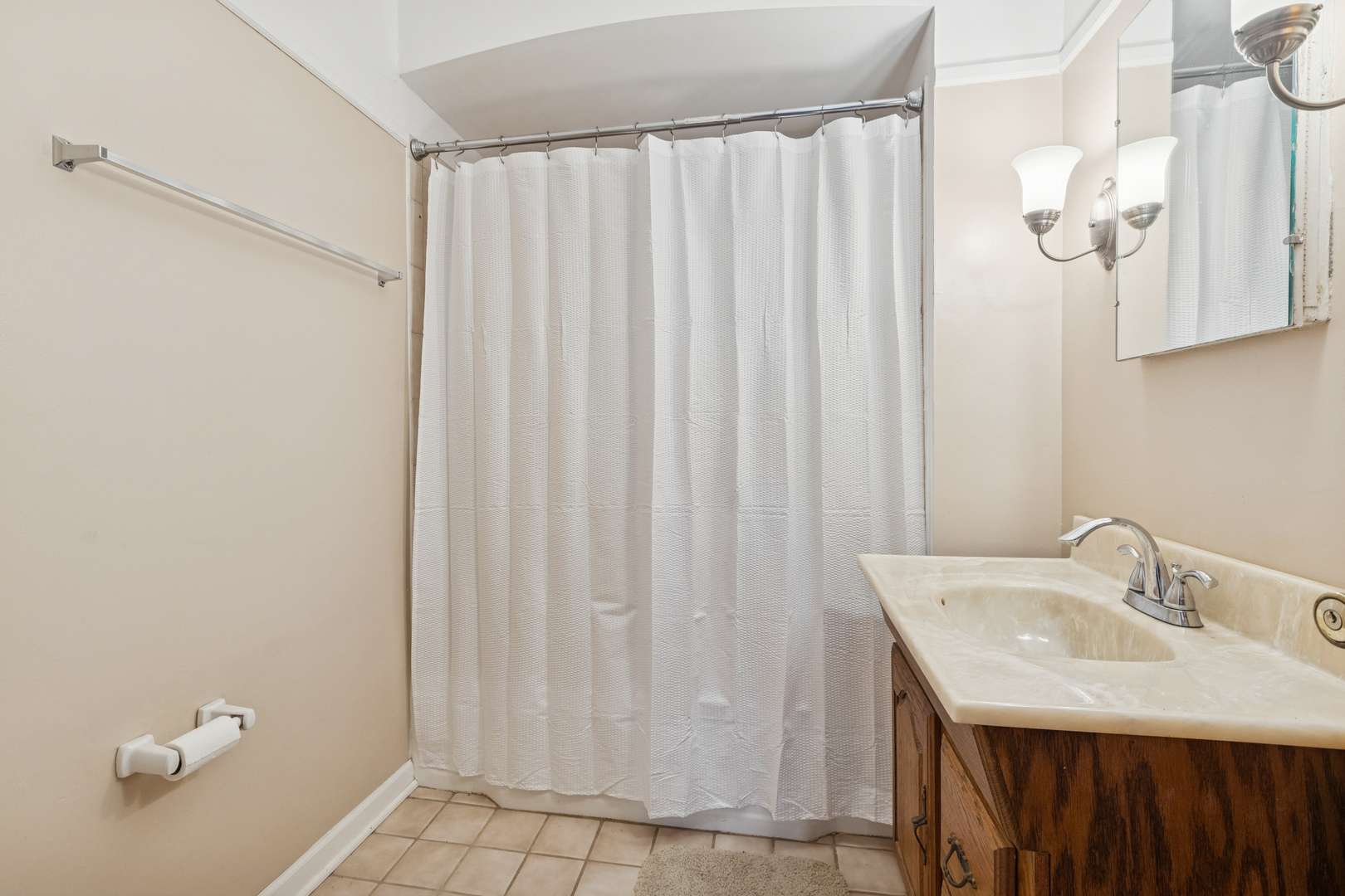 1850 Pine Road Homewood, IL 60430 - Photo 11 of 20 a bathroom with a sink and a mirror