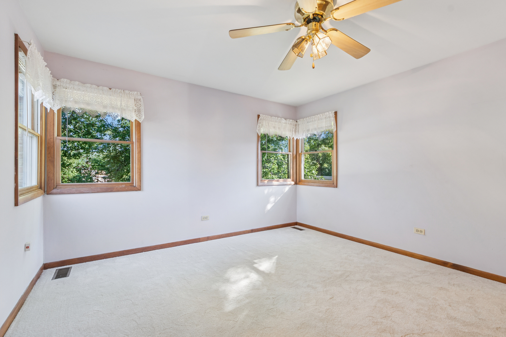 1850 Pine Road Homewood, IL 60430 - Photo 12 of 20 an empty room with a window and a fan
