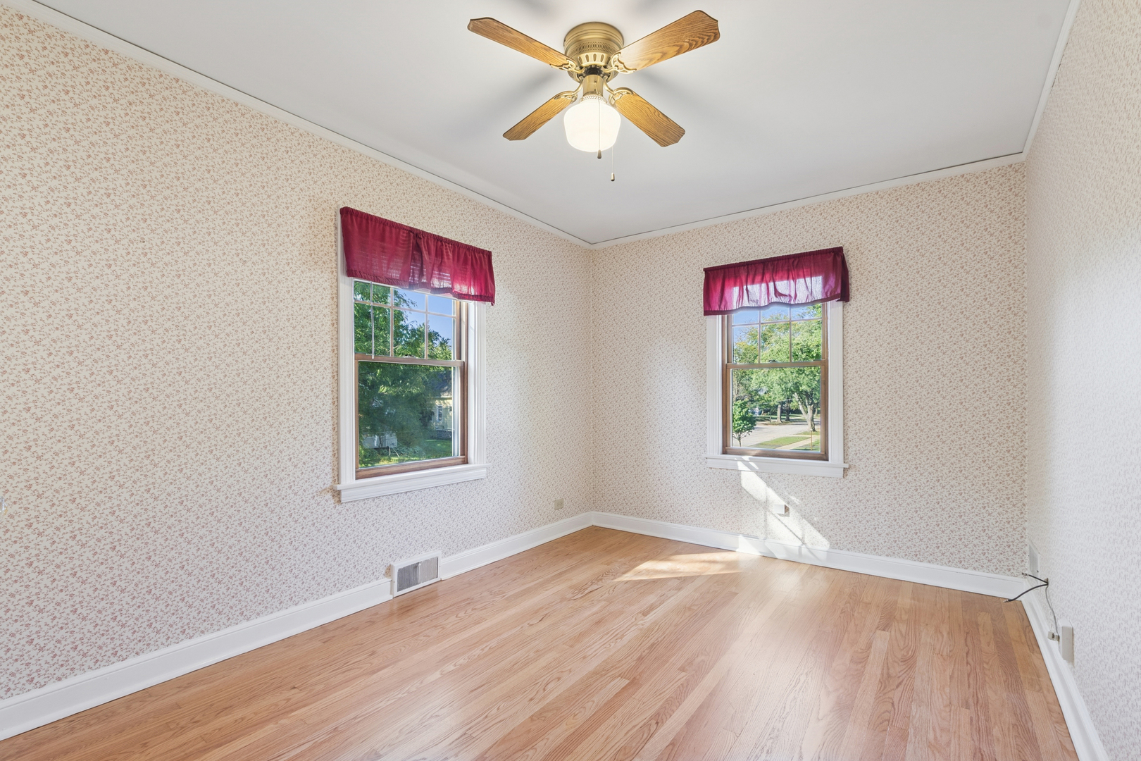 1850 Pine Road Homewood, IL 60430 - Photo 14 of 20 an empty room with windows and fan