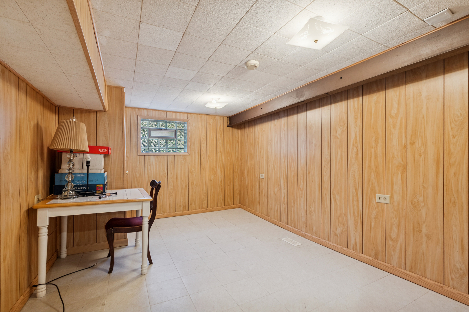 1850 Pine Road Homewood, IL 60430 - Photo 15 of 20 a workspace with furniture and window