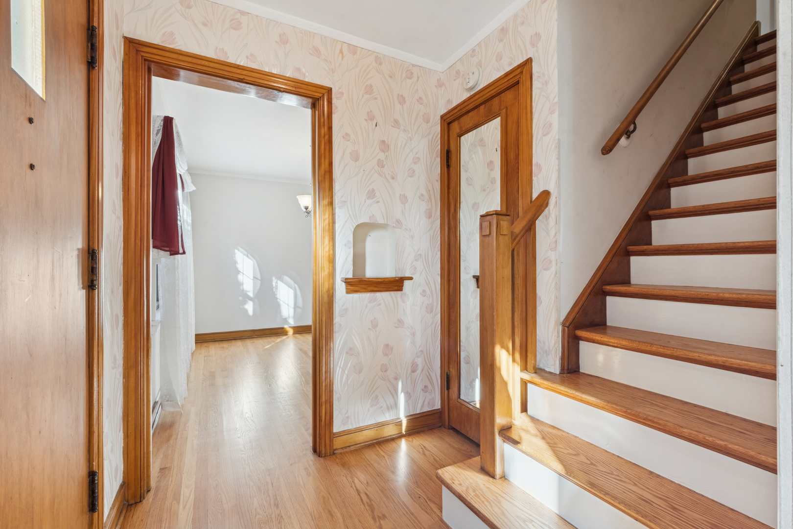 1850 Pine Road Homewood, IL 60430 - Photo 2 of 20 a view of entryway with wooden floor and door