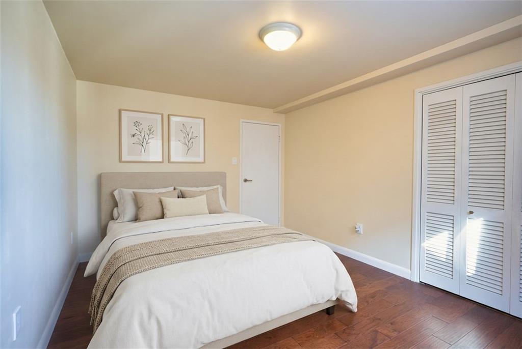 4625 Fifth Avenue, Unit 408 Pittsburgh, PA 15213 - Photo 25 of 34 a bedroom with a bed and a window
