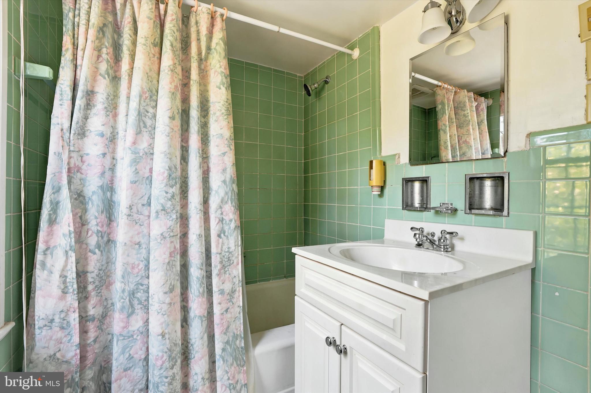 1271 Byberry Road Huntingdon Valley, PA 19006 - Photo 27 of 31 Hall bath