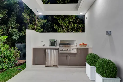 $8,274,950 | 2130 South Miami Avenue, Miami, FL 33129