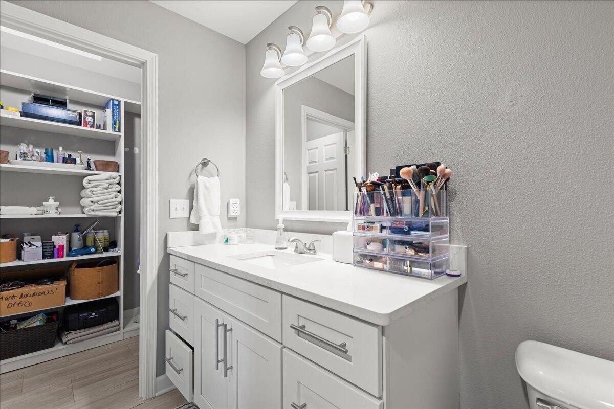 225 North 166th Street Brookfield, WI 53005 - Photo 29 of 39 En Suite