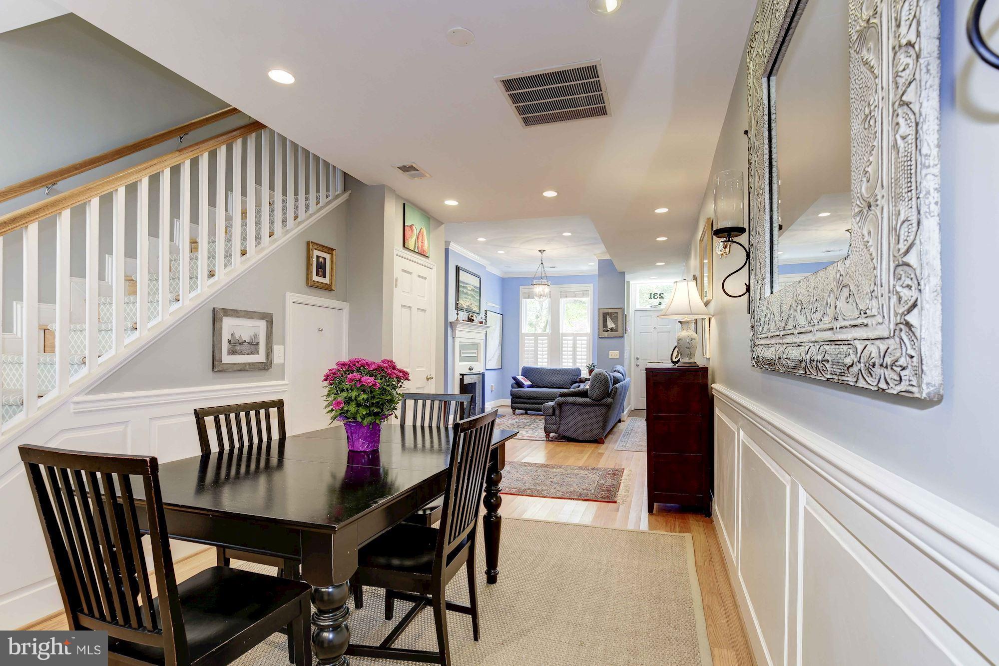 231 10th Street Northeast Washington, DC 20002 - Photo 4 of 17 a dining room with furniture and window