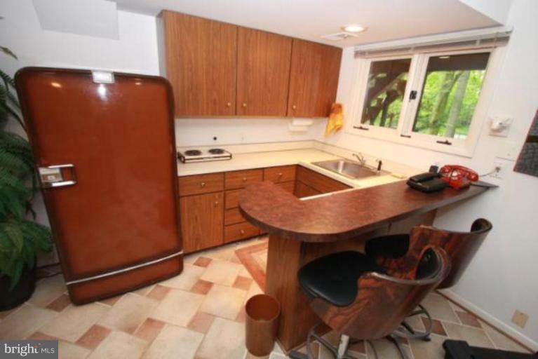 11320 Glen Road Potomac, MD 20854 - Photo 20 of 20 Wet Bar
