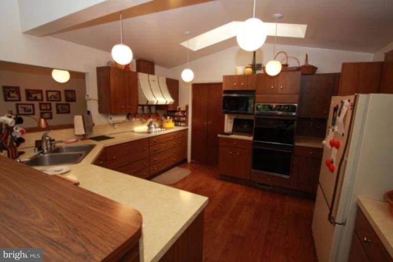 11320 Glen Road Potomac, MD 20854 - Photo 6 of 20 Kitchen