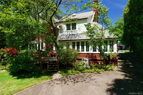 $1,849,000 | 10 Crescent Road, Port Washington, NY 11050