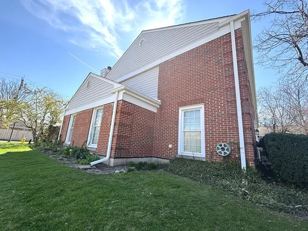$499,000 | 1414 Pebblecreek Drive, Glenview, IL 60025