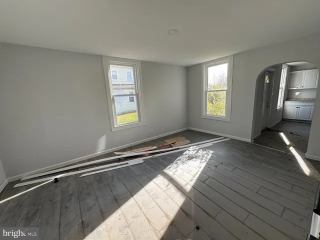 a view of empty room with window