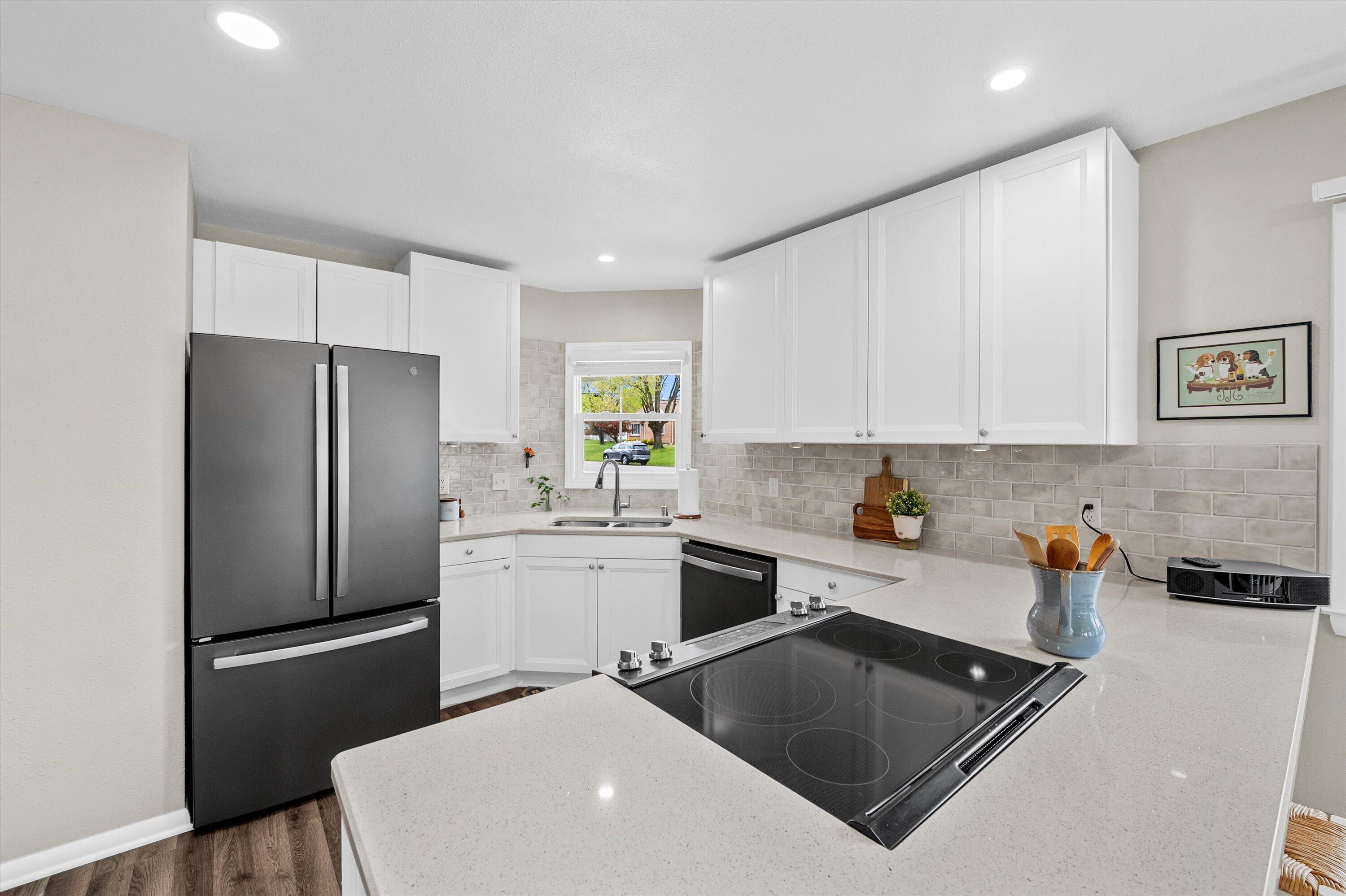 7729 West Cold Spring Road Greenfield, WI 53220 - Photo 7 of 31 Quartz Countertops