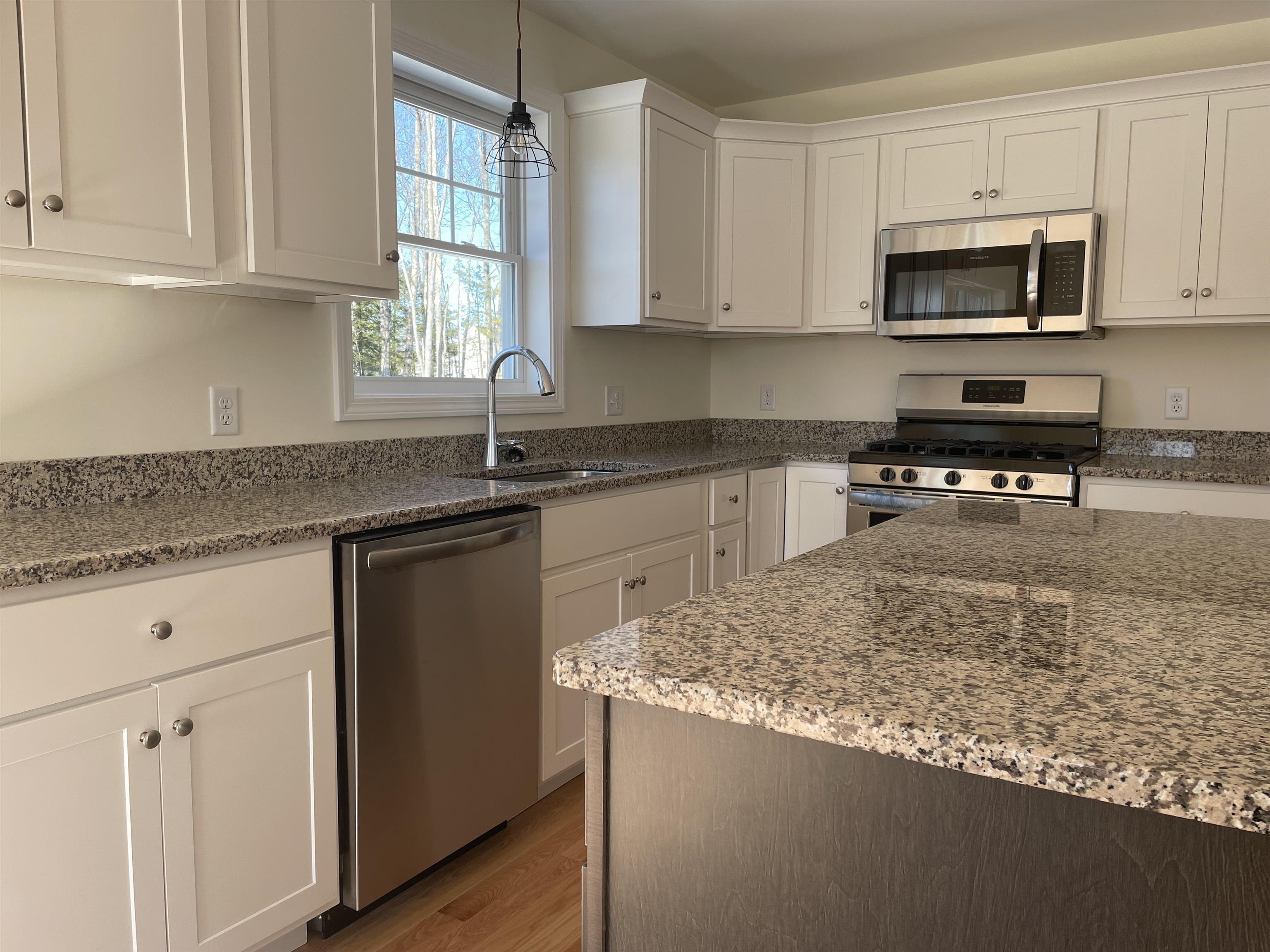 68 Ida Circle, Unit 31019 Rochester, NH 03868 - Photo 8 of 25