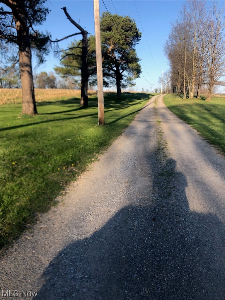 11695 Basinger Road North Lima, OH 44452 - Photo 11 of 14 Driveway