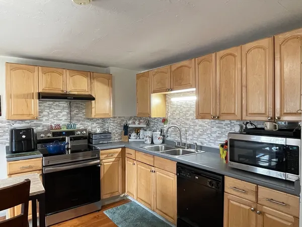 $339,900 | 42 East Main Street, Webster, MA 01570