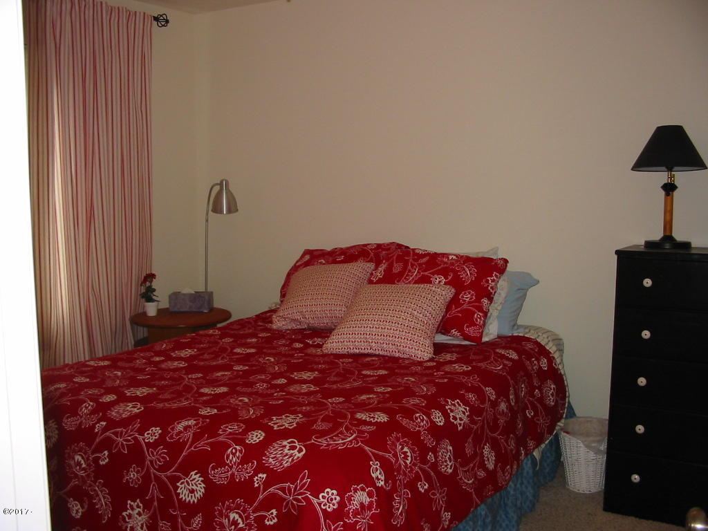 47840 Hawk Street Neskowin, OR 97149 - Photo 10 of 20 Guest Bedroom (2)