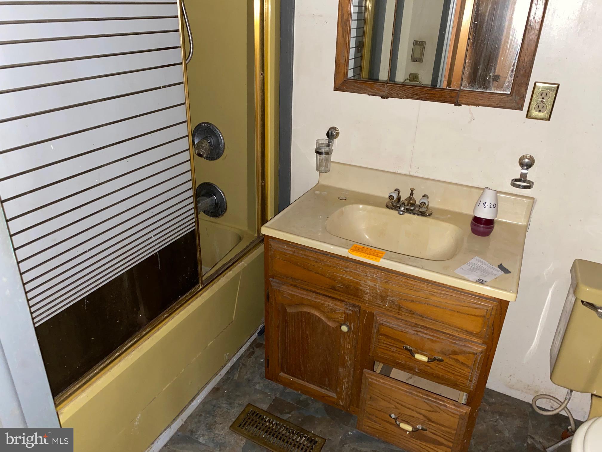 174 Deck Road Womelsdorf, PA 19567 - Photo 8 of 15 Bathroom