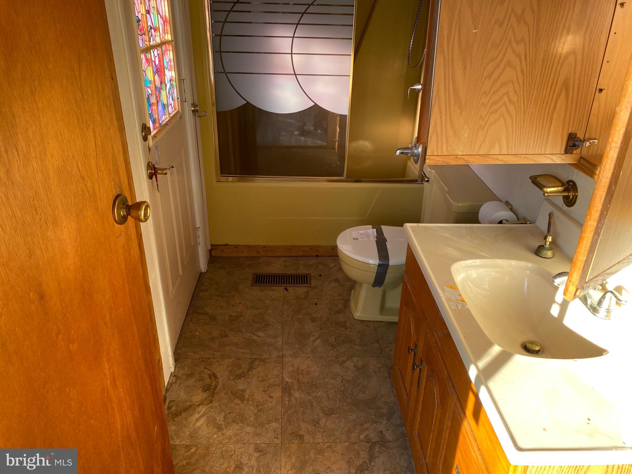 174 Deck Road Womelsdorf, PA 19567 - Photo 10 of 15 Bathroom