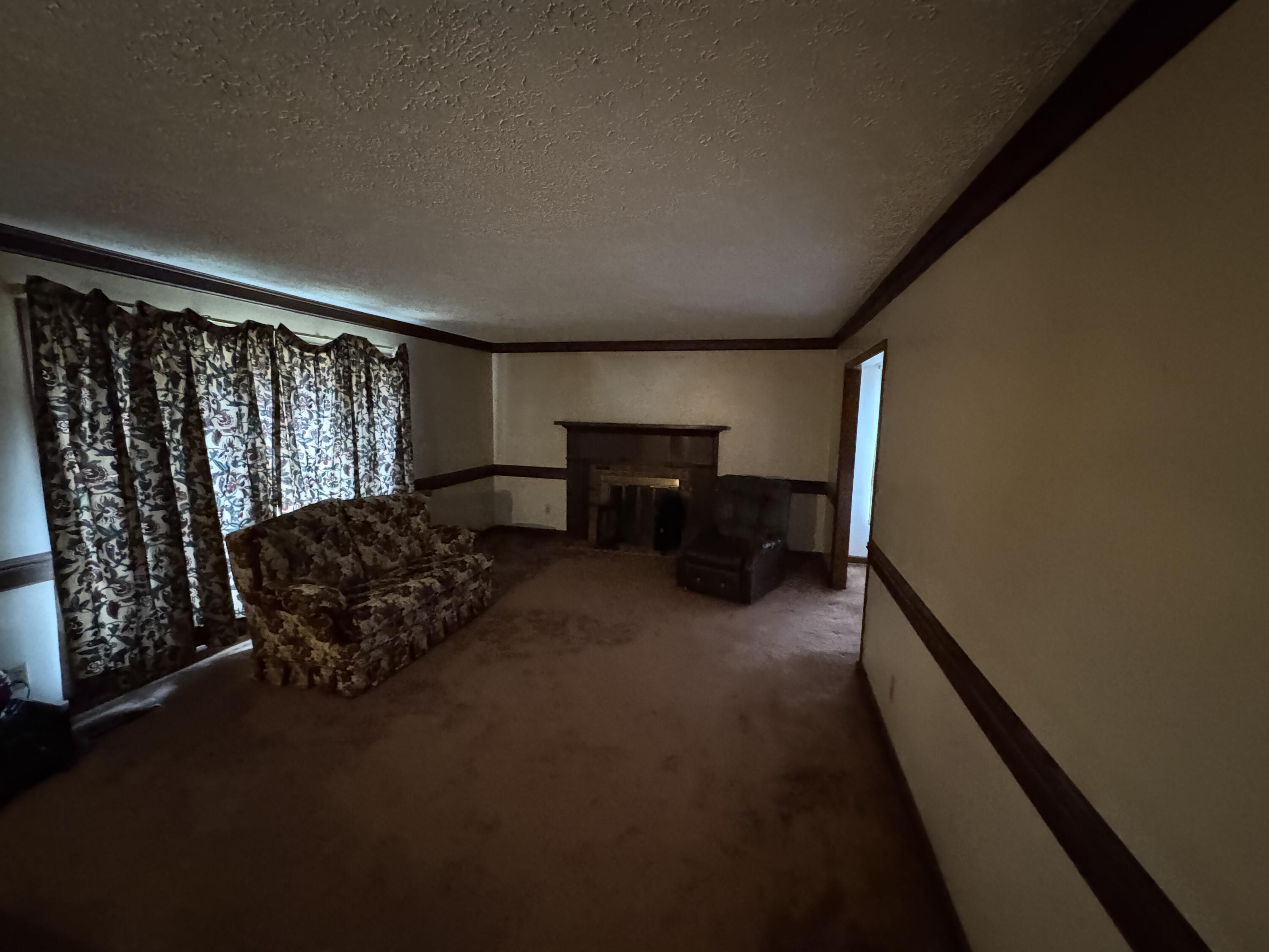 5341 Robinson Tract Road Pulaski, VA 24301 - Photo 5 of 32 a livingroom with furniture