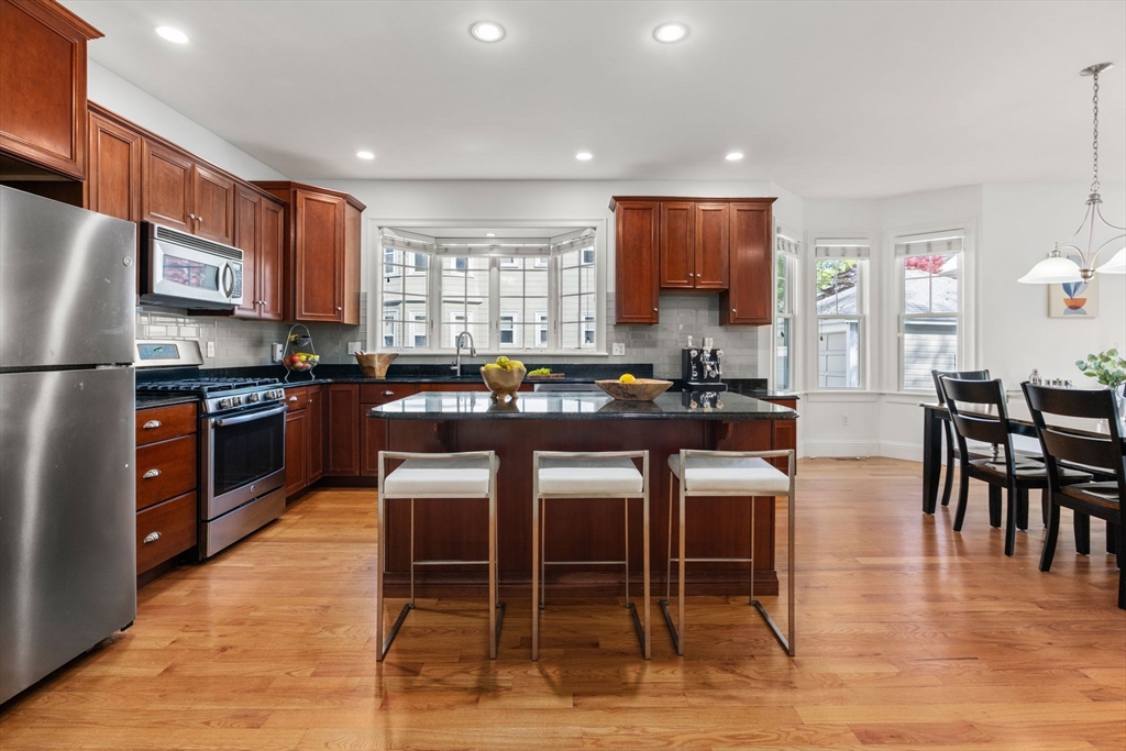 249 Robbins Street, Unit 2 Waltham, MA 02453 - Photo 6 of 34