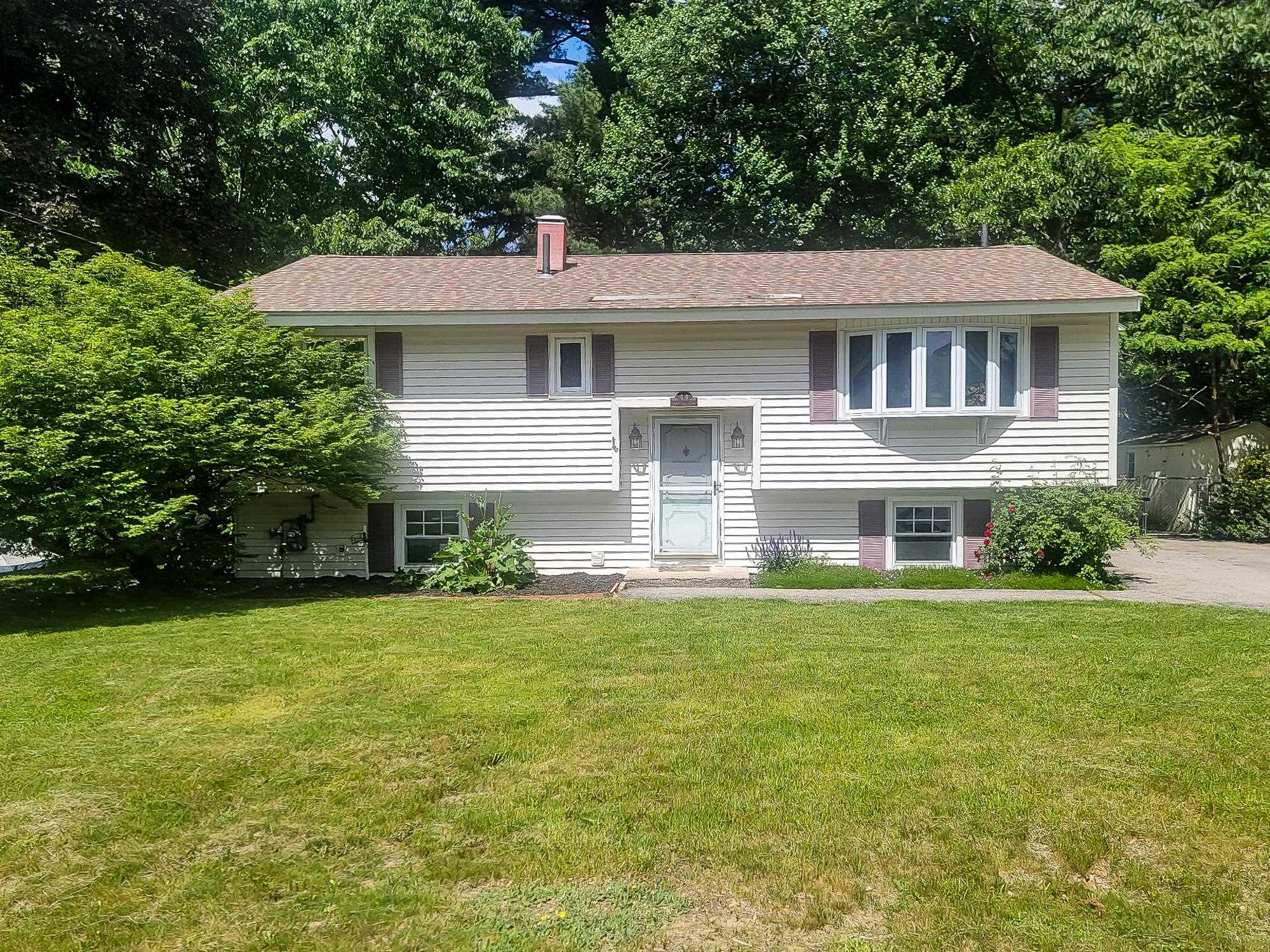 44 Cambridge Road Nashua, NH 03062 - Photo 1 of 25 Gallery Image 1