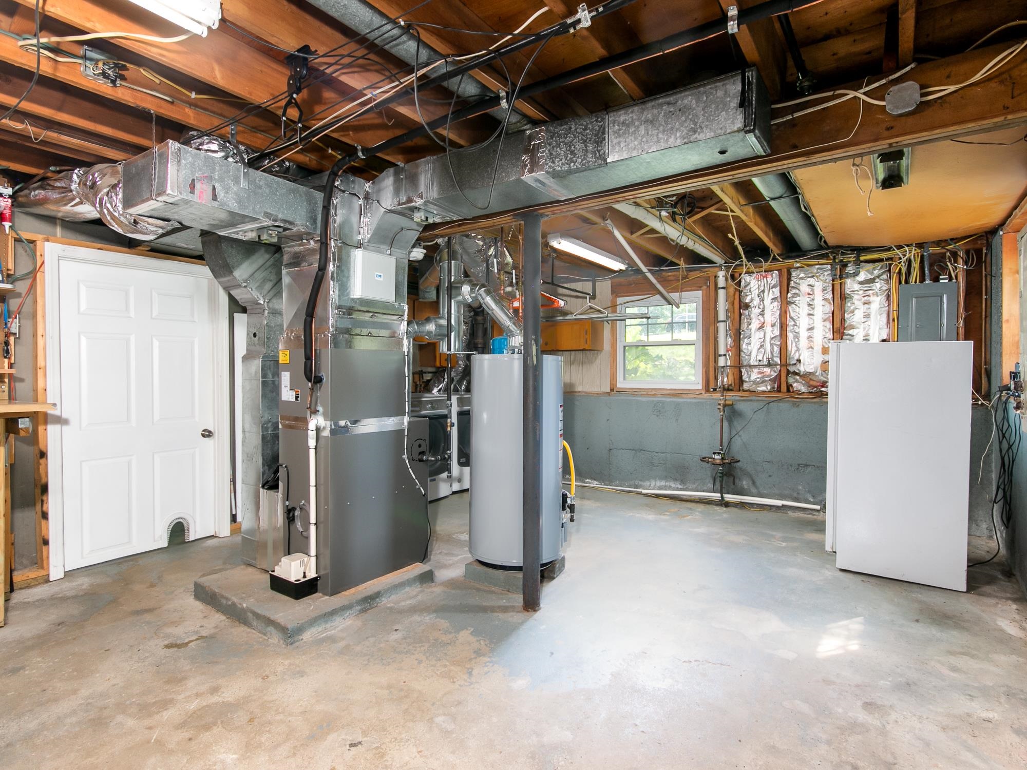 44 Cambridge Road Nashua, NH 03062 - Photo 12 of 25 Gallery Image 12