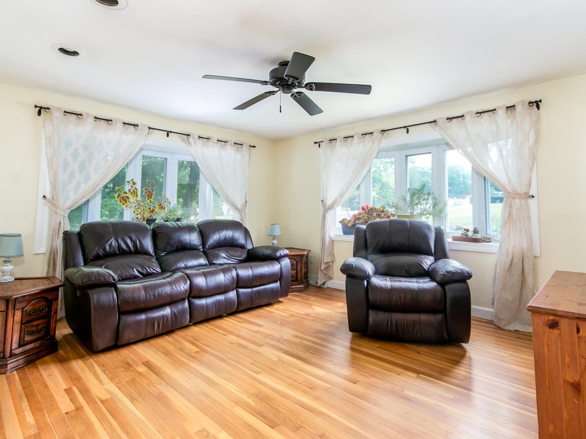 44 Cambridge Road Nashua, NH 03062 - Photo 21 of 25 Gallery Image 21