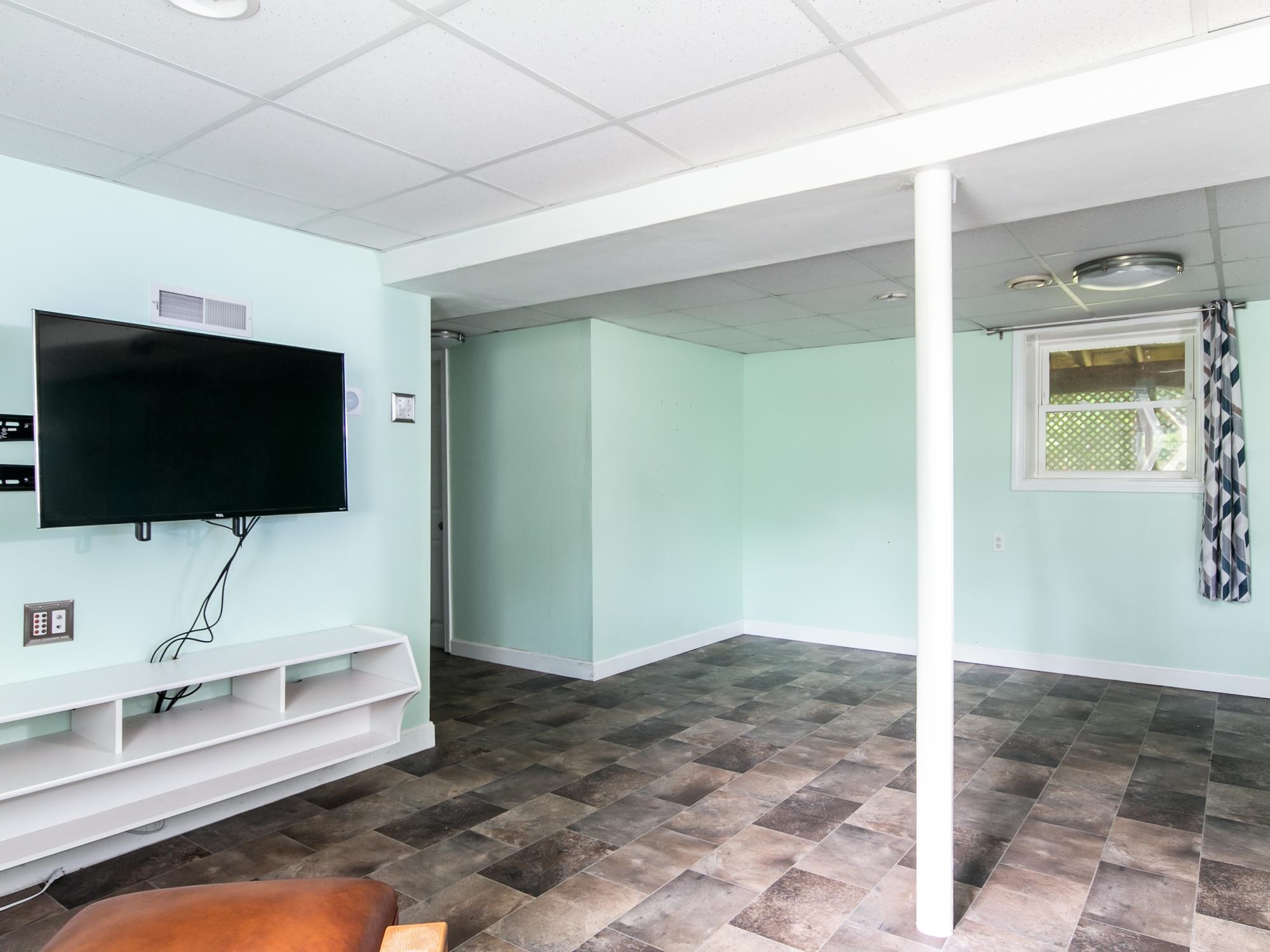 44 Cambridge Road Nashua, NH 03062 - Photo 9 of 25 Gallery Image 9