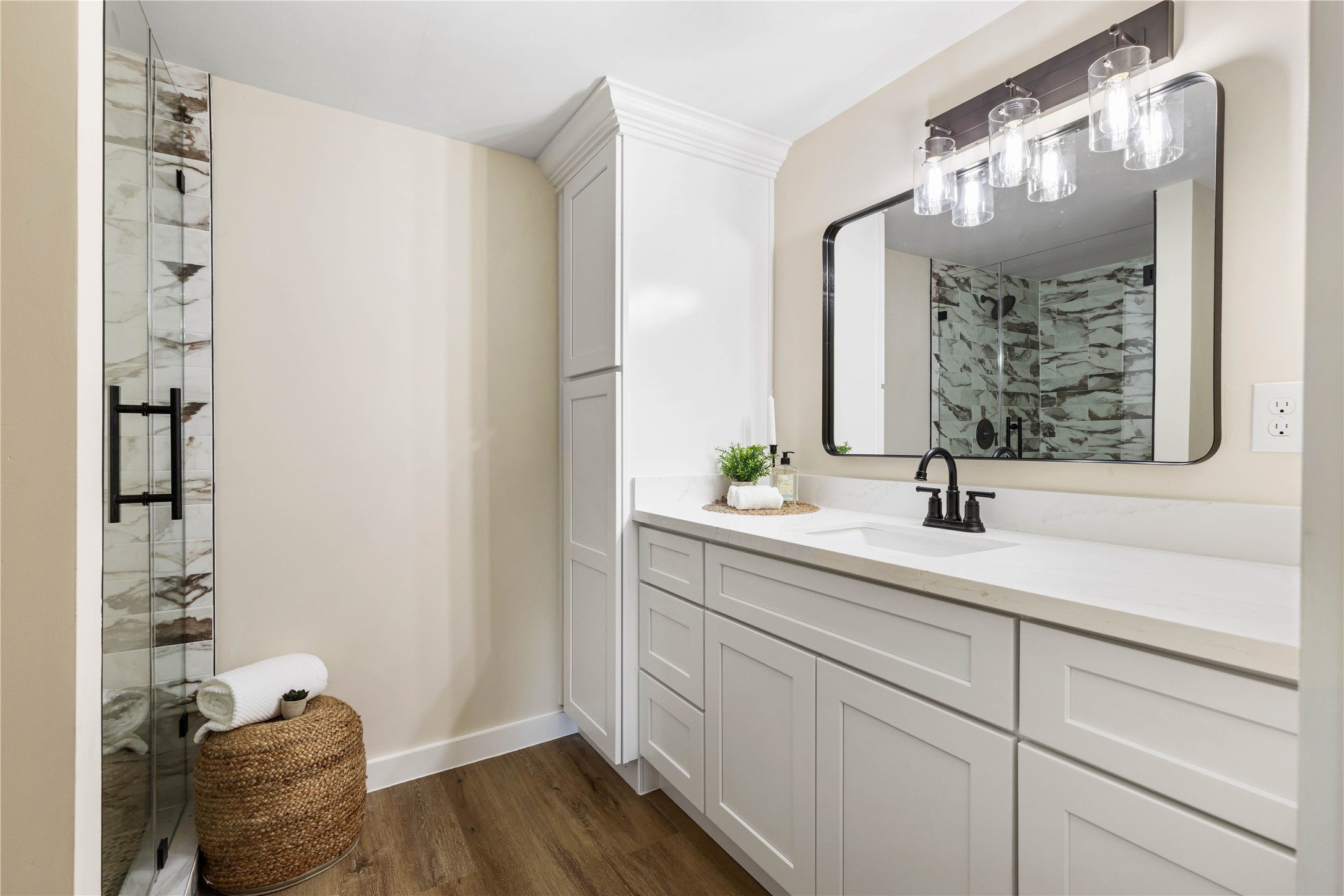 908 Key Street Houston, TX 77009 - Photo 28 of 29 Full size bathroom in Flex room