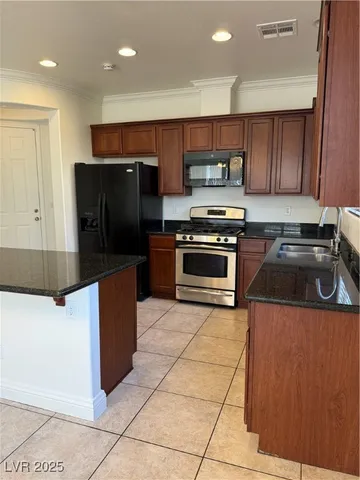 $2,095 | 5866 Bishops Bowl Street, North Las Vegas, NV 89081