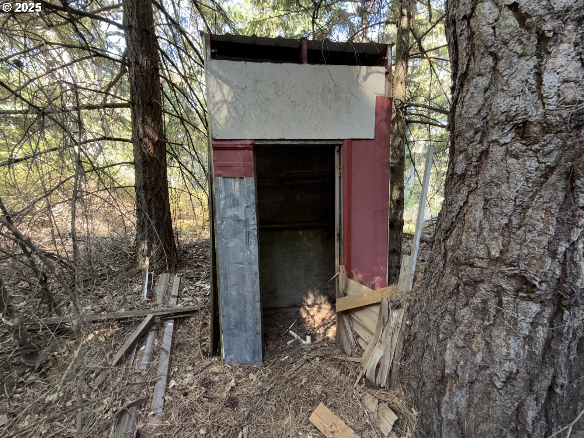 121 Cooke Road White Salmon, WA 98672 - Photo 7 of 48 a brick house with a tree in front of it