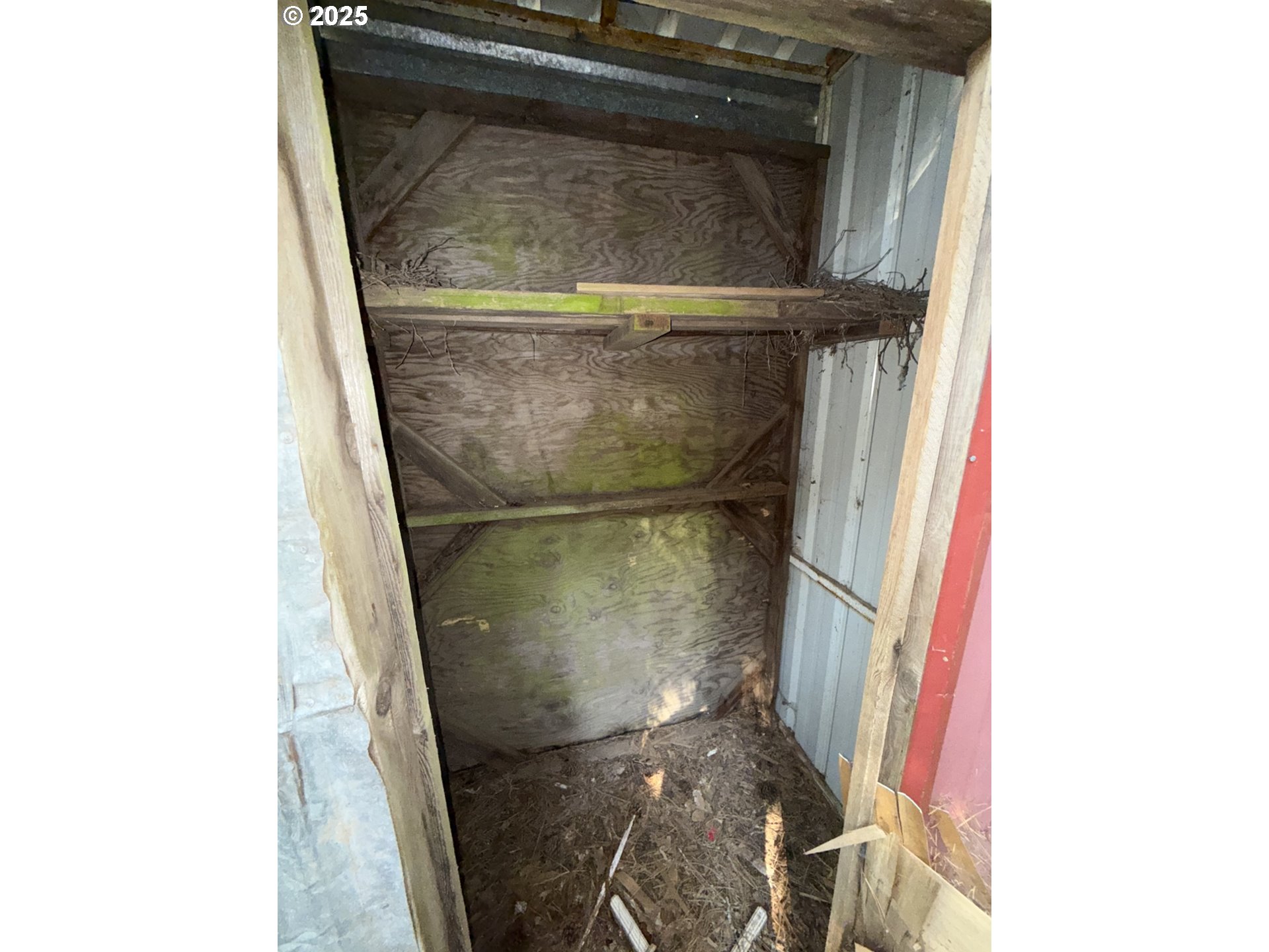 121 Cooke Road White Salmon, WA 98672 - Photo 8 of 48 a close view of utility room