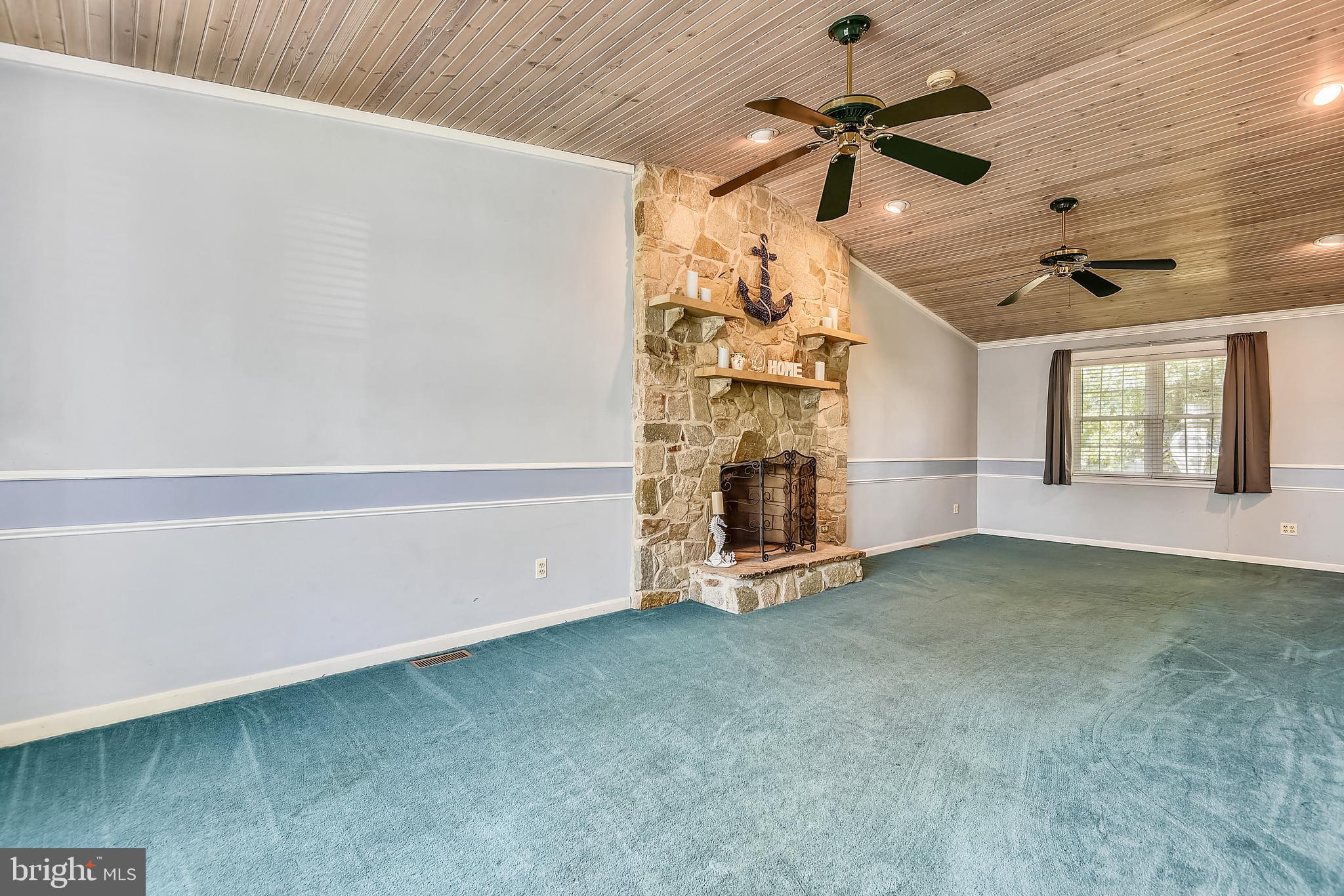 7776 Old House Road Pasadena, MD 21122 - Photo 11 of 41 Living room