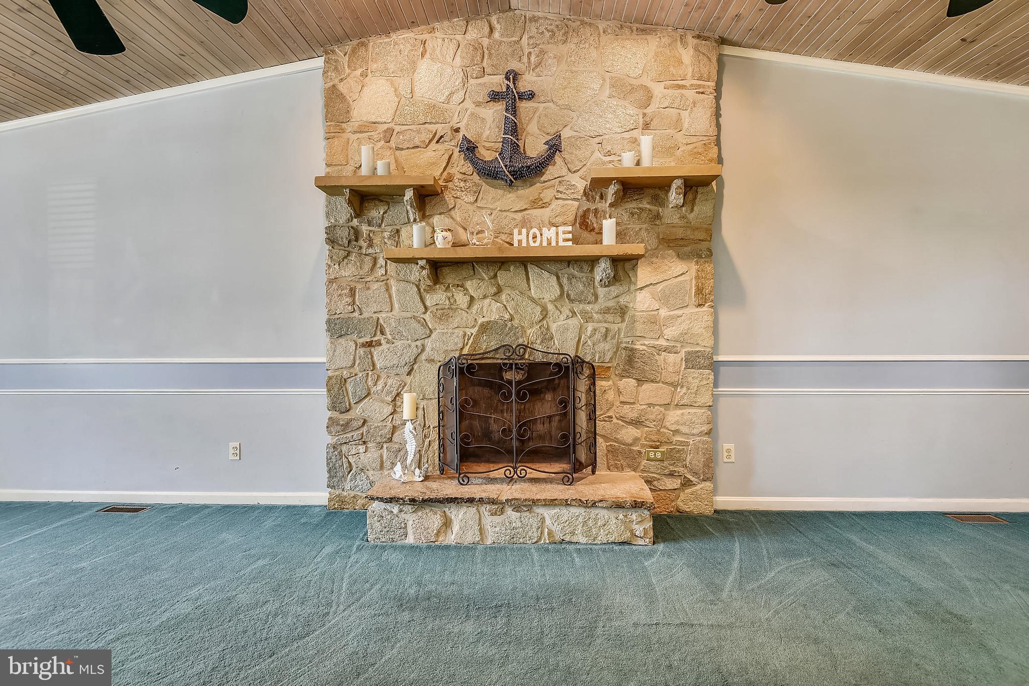 7776 Old House Road Pasadena, MD 21122 - Photo 12 of 41 Living room