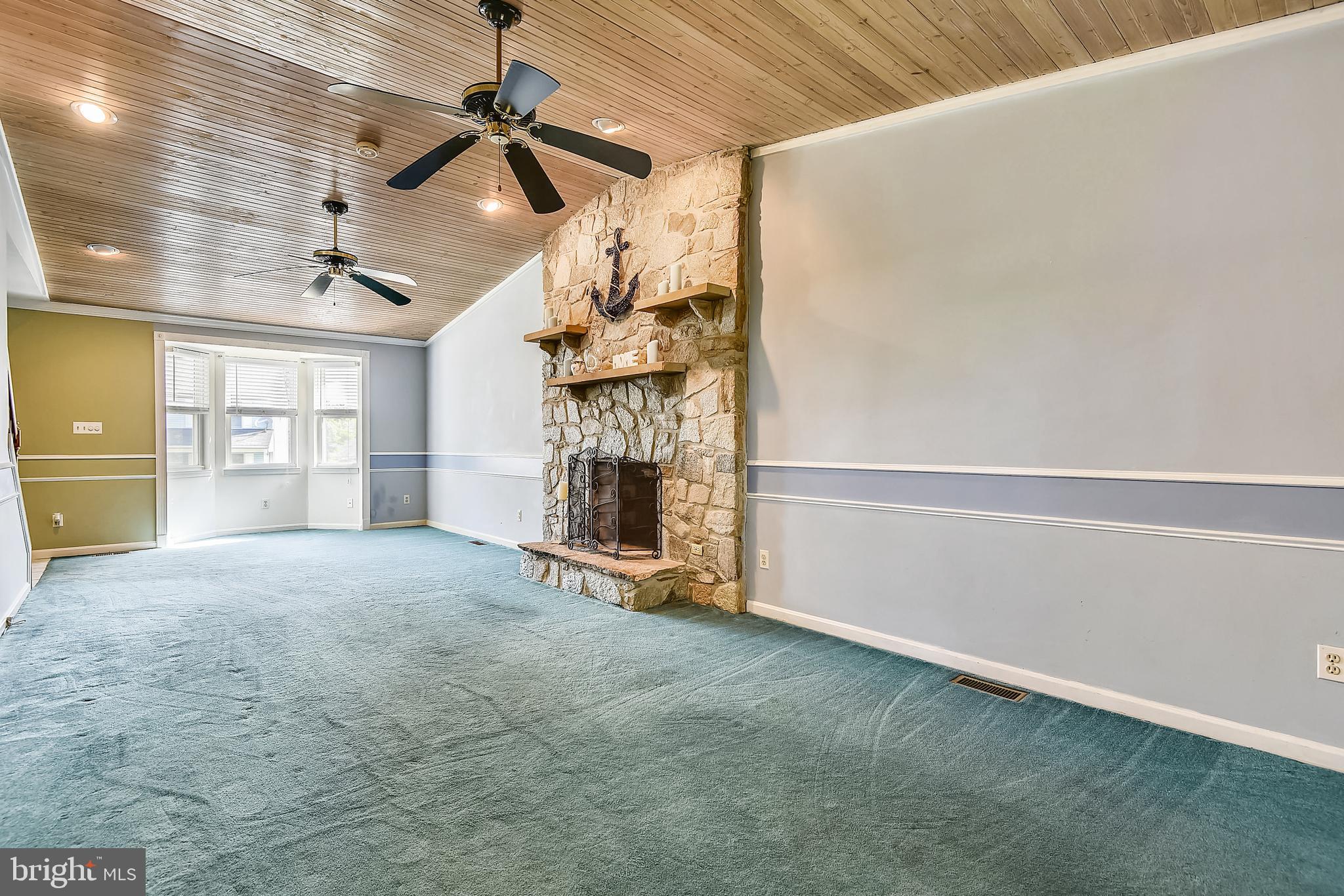 7776 Old House Road Pasadena, MD 21122 - Photo 13 of 41 Living room