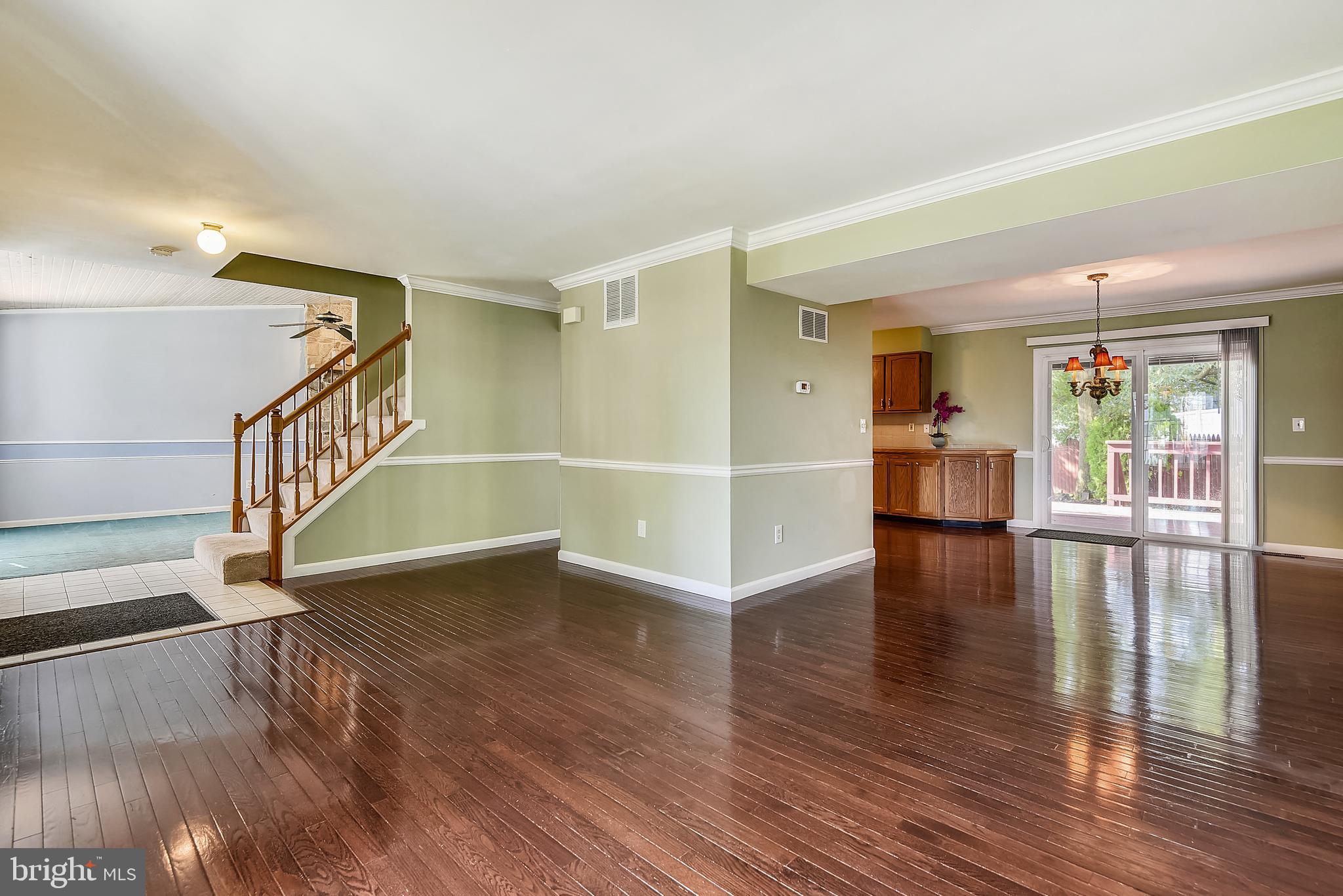 7776 Old House Road Pasadena, MD 21122 - Photo 8 of 41 Family room