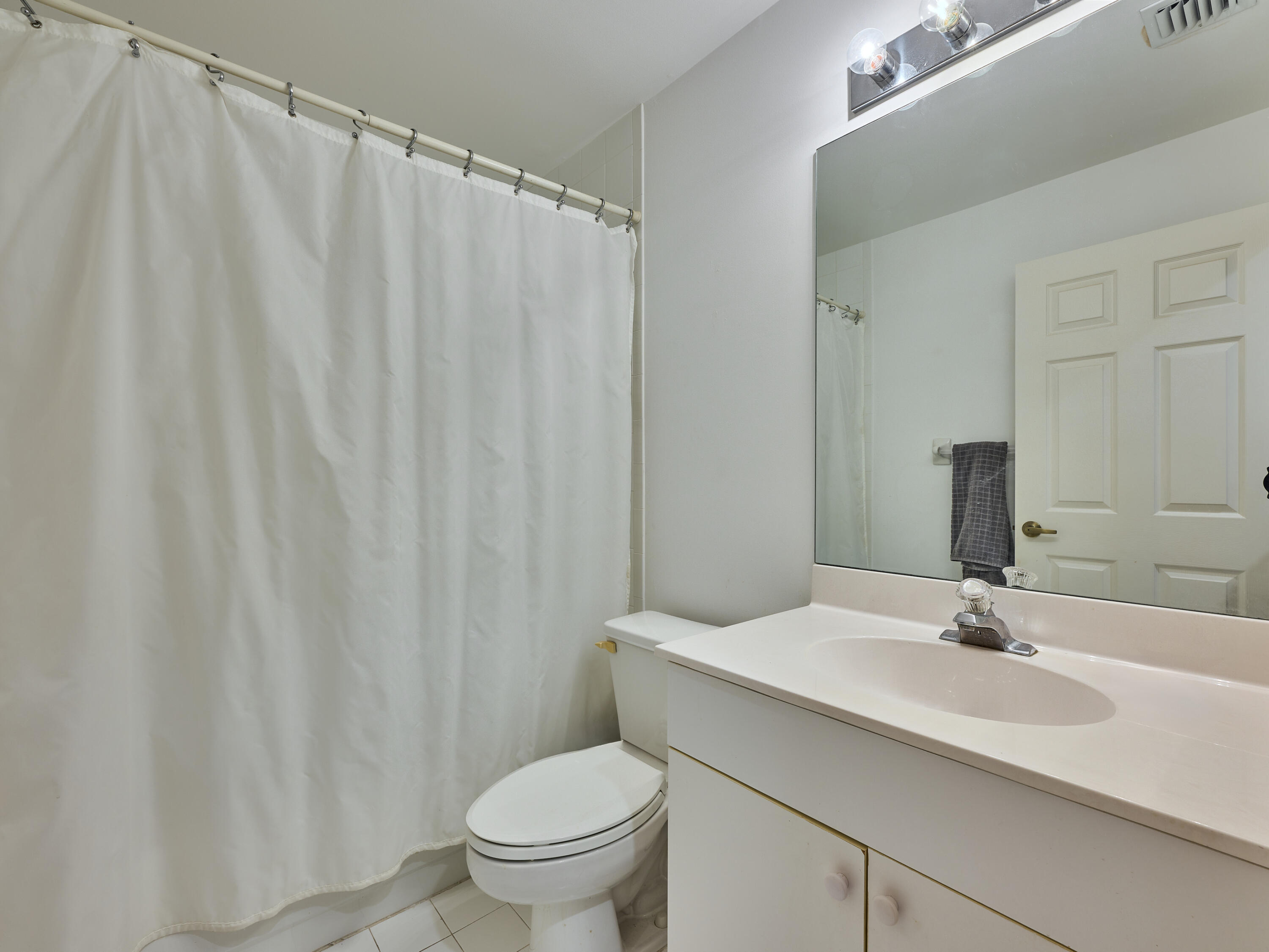 5121 Sabal Gardens Lane, Unit 2 Boca Raton, FL 33487 - Photo 23 of 25 guest upstairs bath
