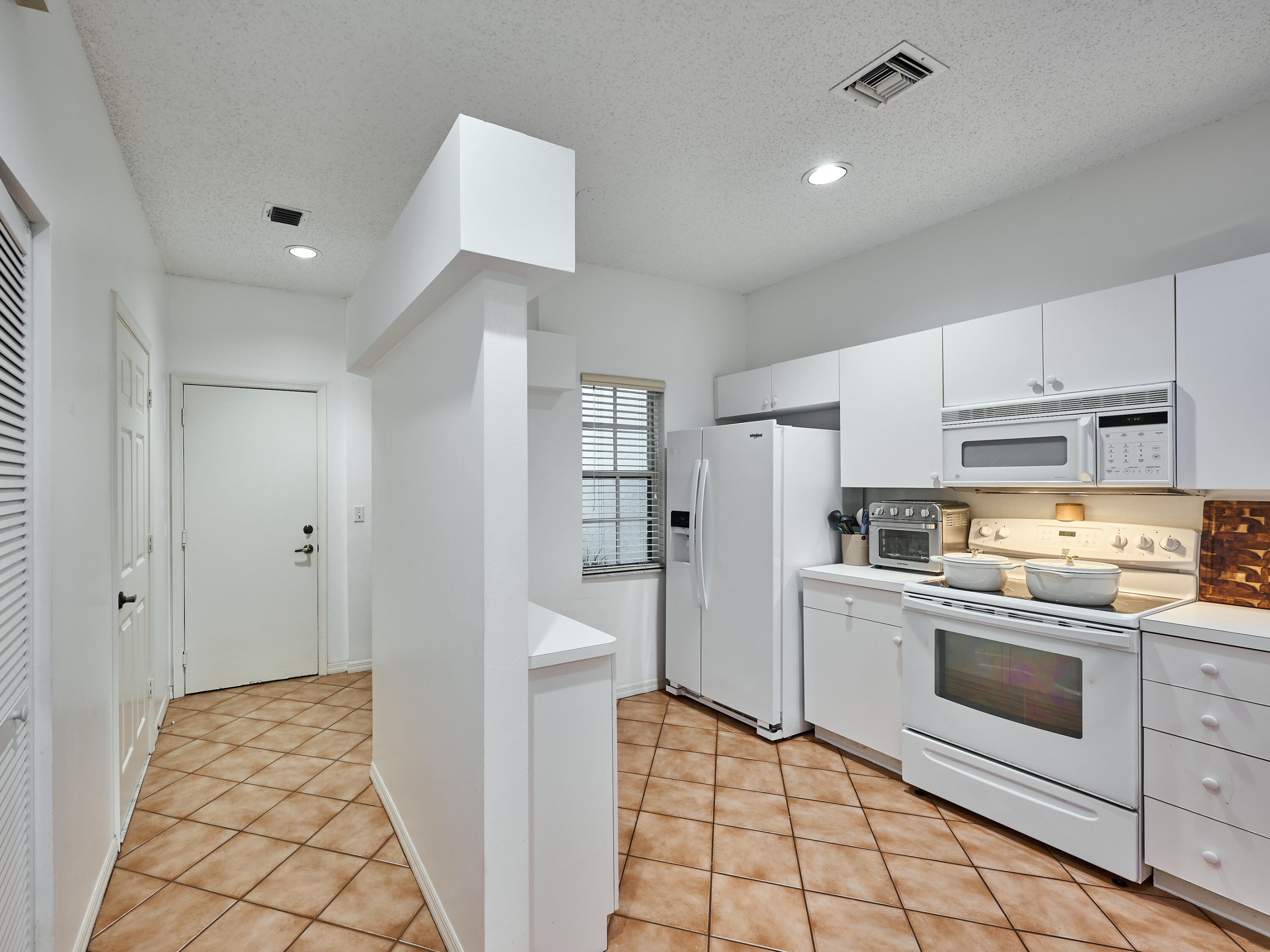 5121 Sabal Gardens Lane, Unit 2 Boca Raton, FL 33487 - Photo 3 of 25 entry